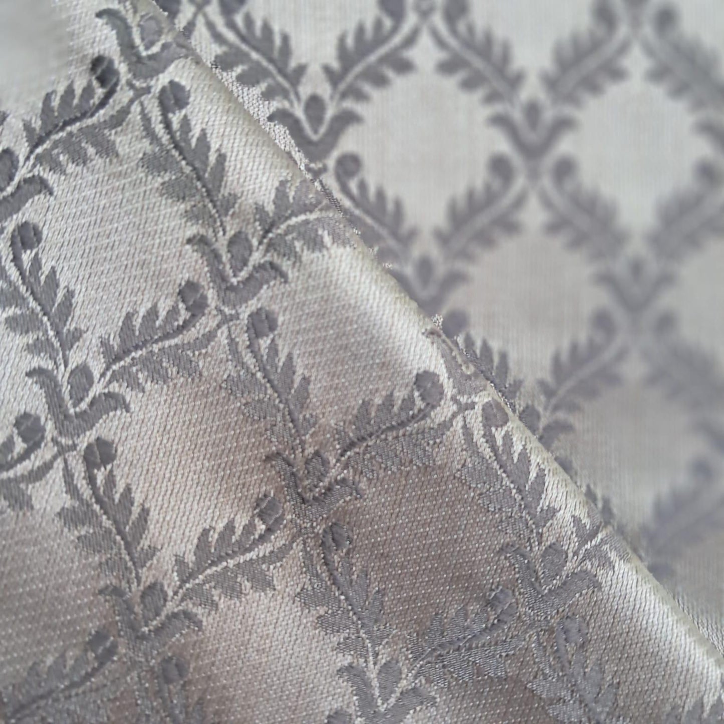 Tecido Para Sofá Chantung Bordado Prata
