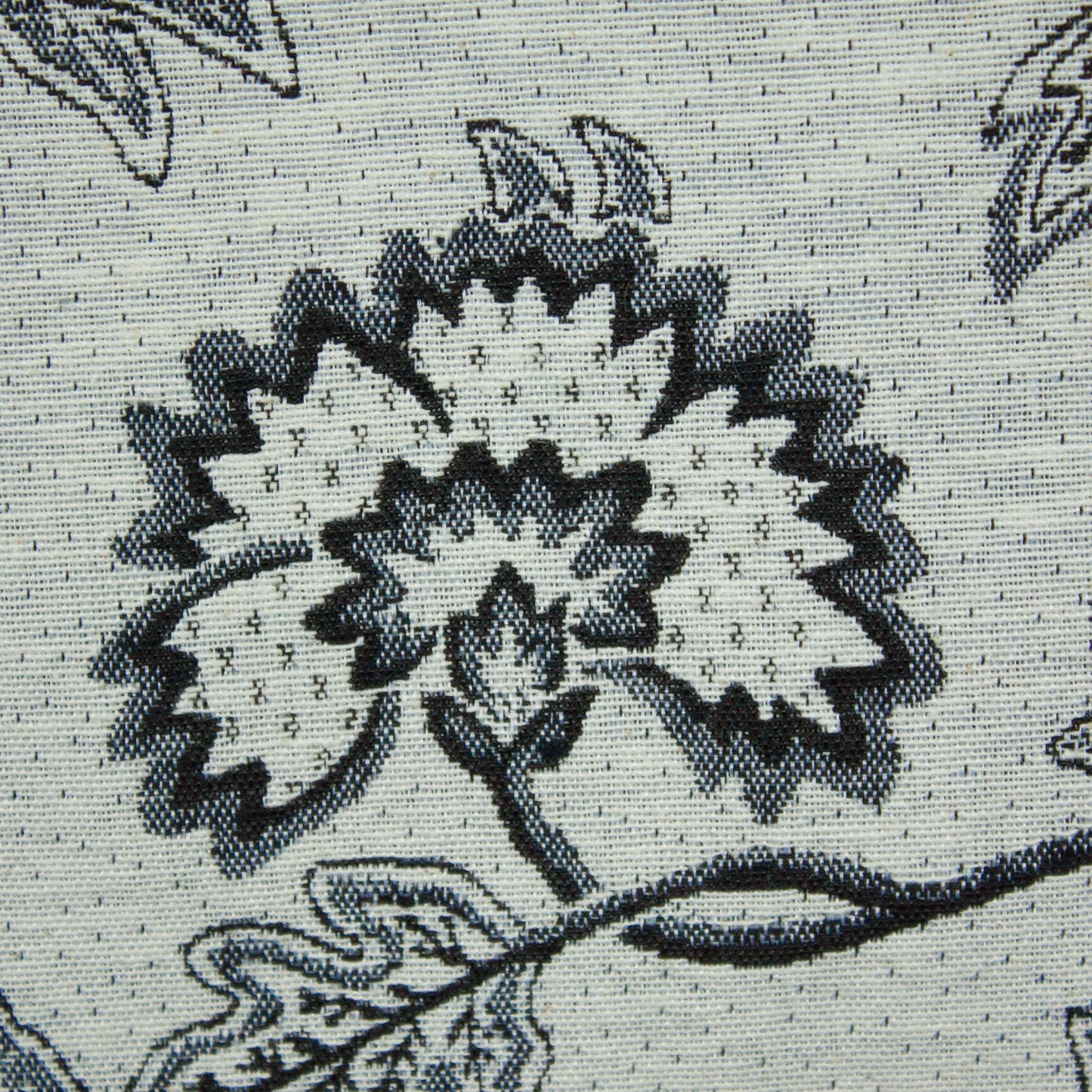 Tecido Para Sofá Jacquard Flores Tubique Preto - Torre Tecidos