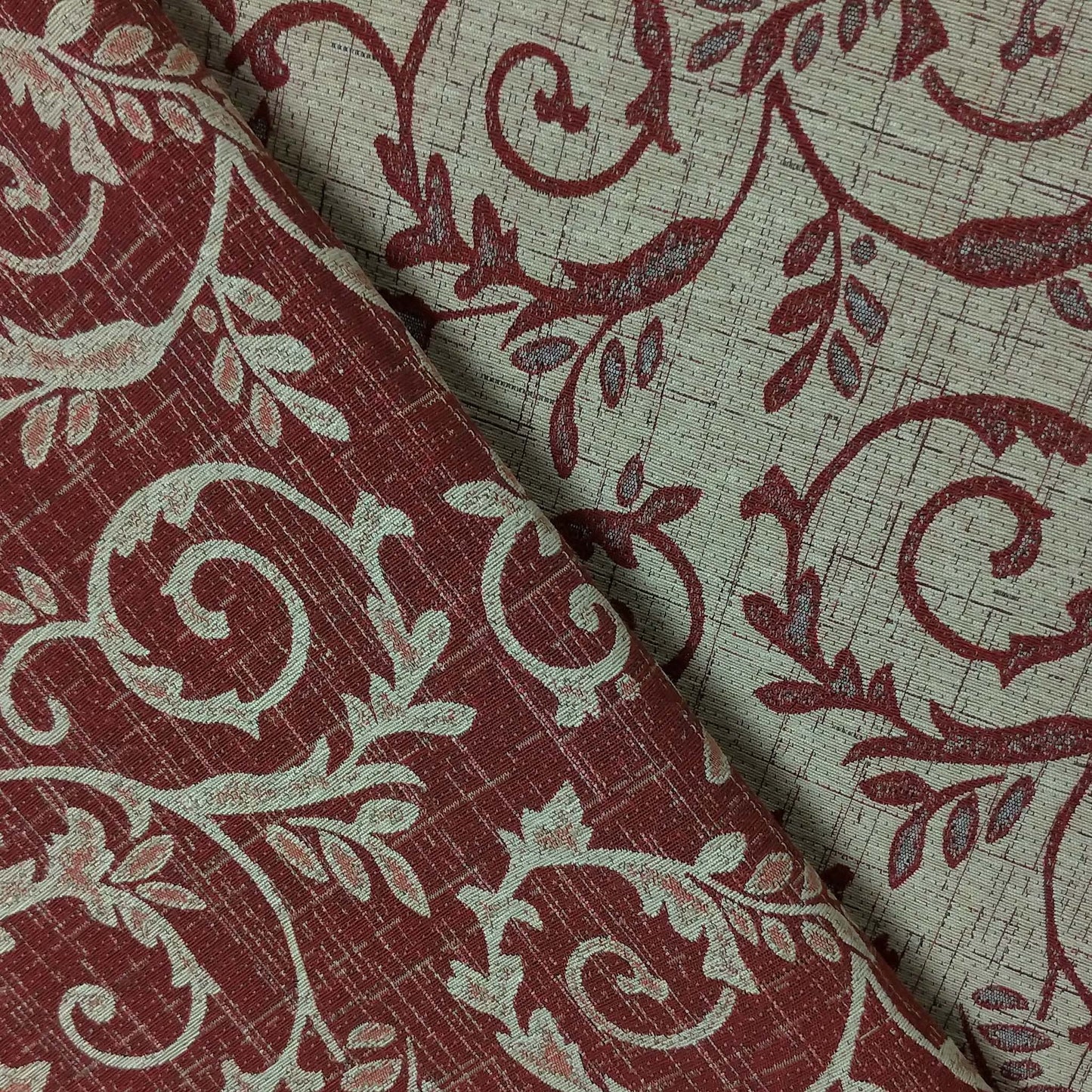 Tecido Para Sofá Jacquard Victoria Arabesco Crú/Marsala - Imetextil - Textil Irineu Meneghel Ltda.