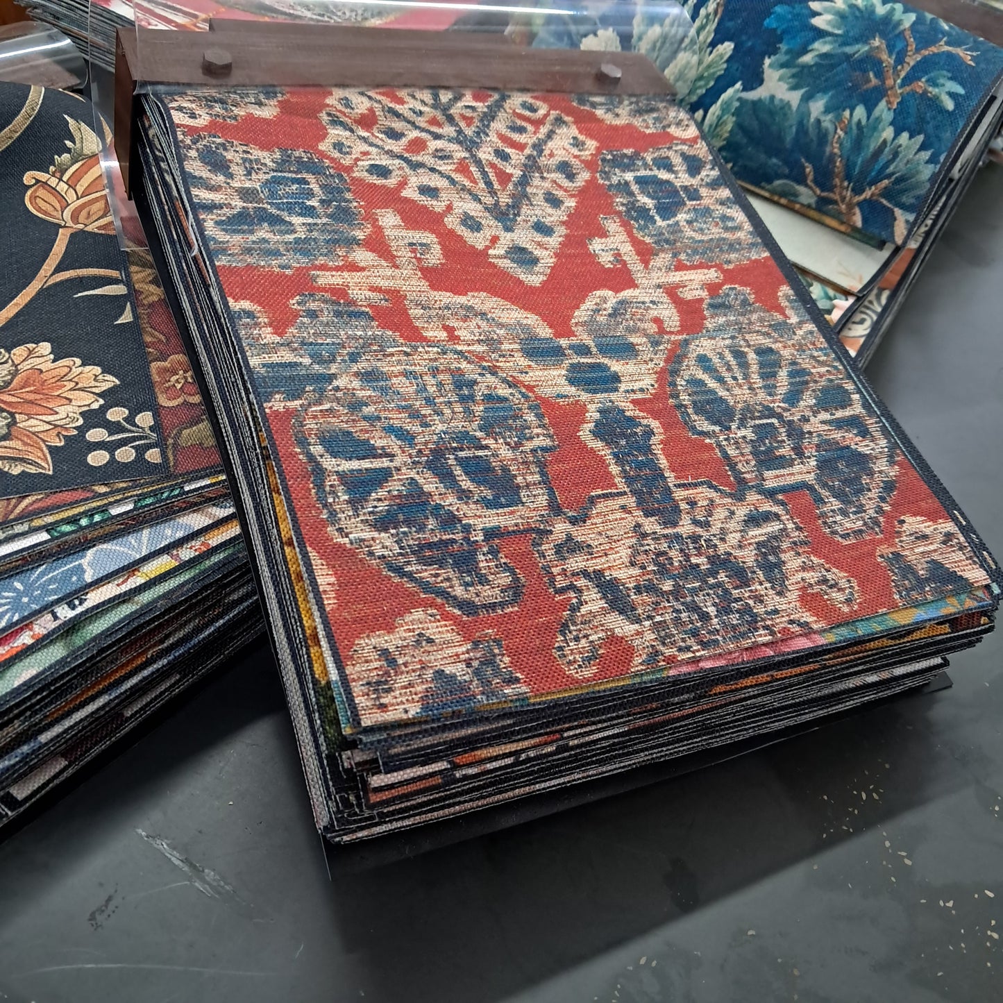 Mostruário com 80 Estampas