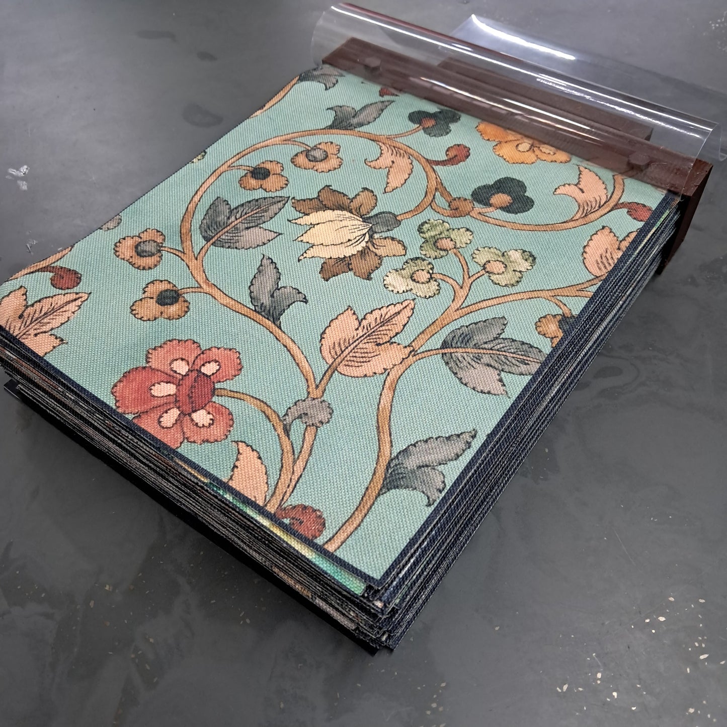 Mostruário com 80 Estampas